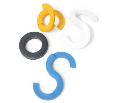 トラベルS字フック 各390円（税込）