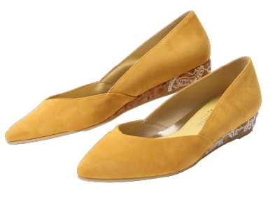 イエローローヒールパンプス  9,900円（税込）