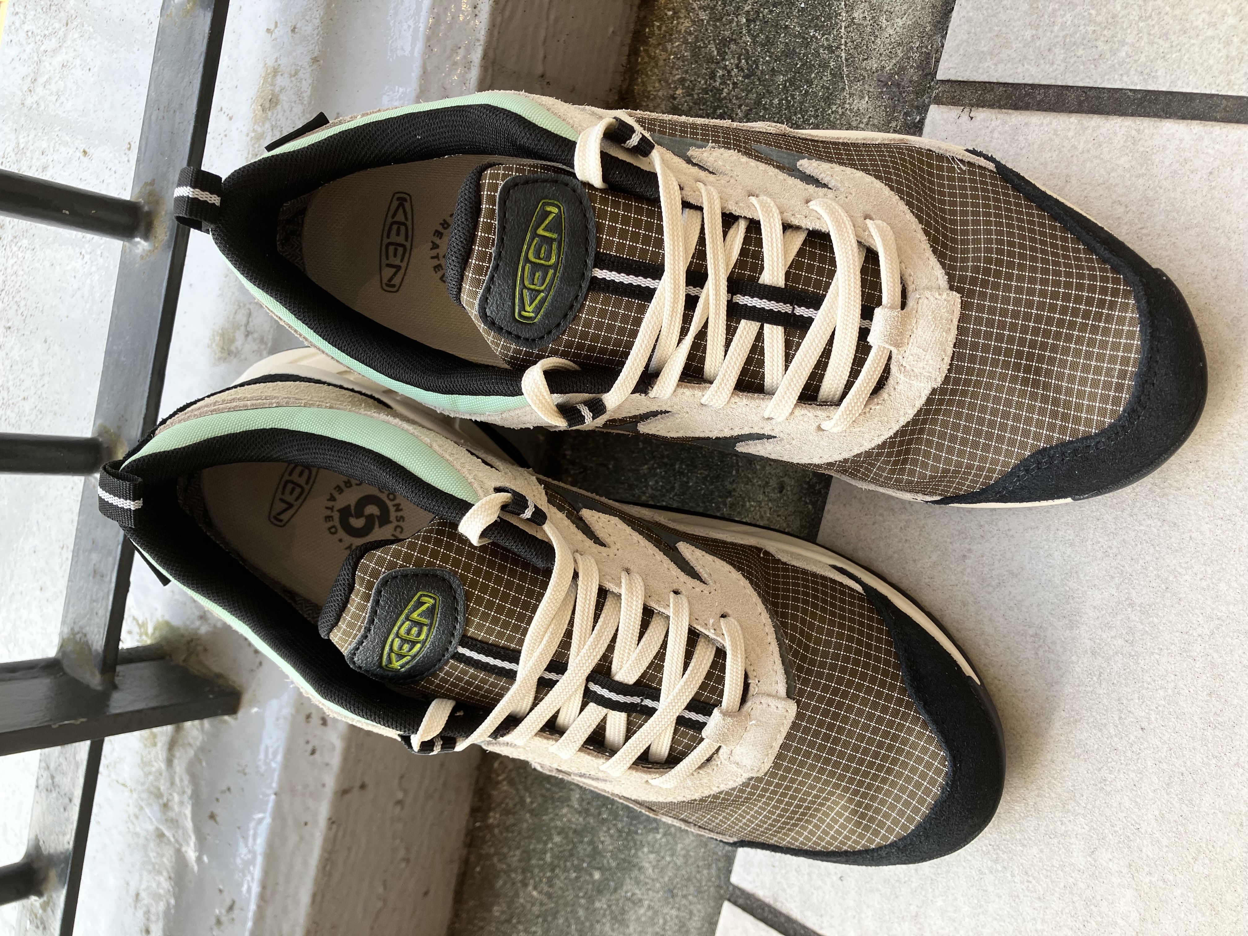 KEEN トレッキングシューズ メンズ 防水ハイキングシューズ | ターギー フォー ミッド