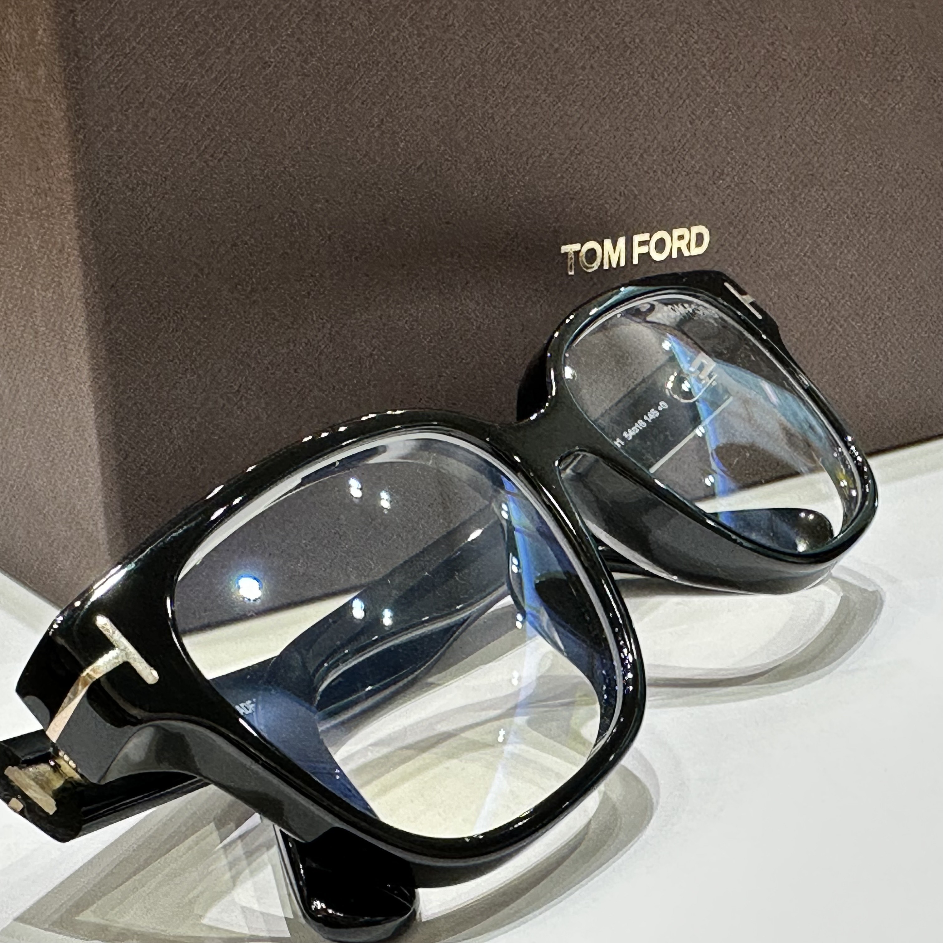 TOMFORD(トムフォード）】ウェリントンフレームのご紹介