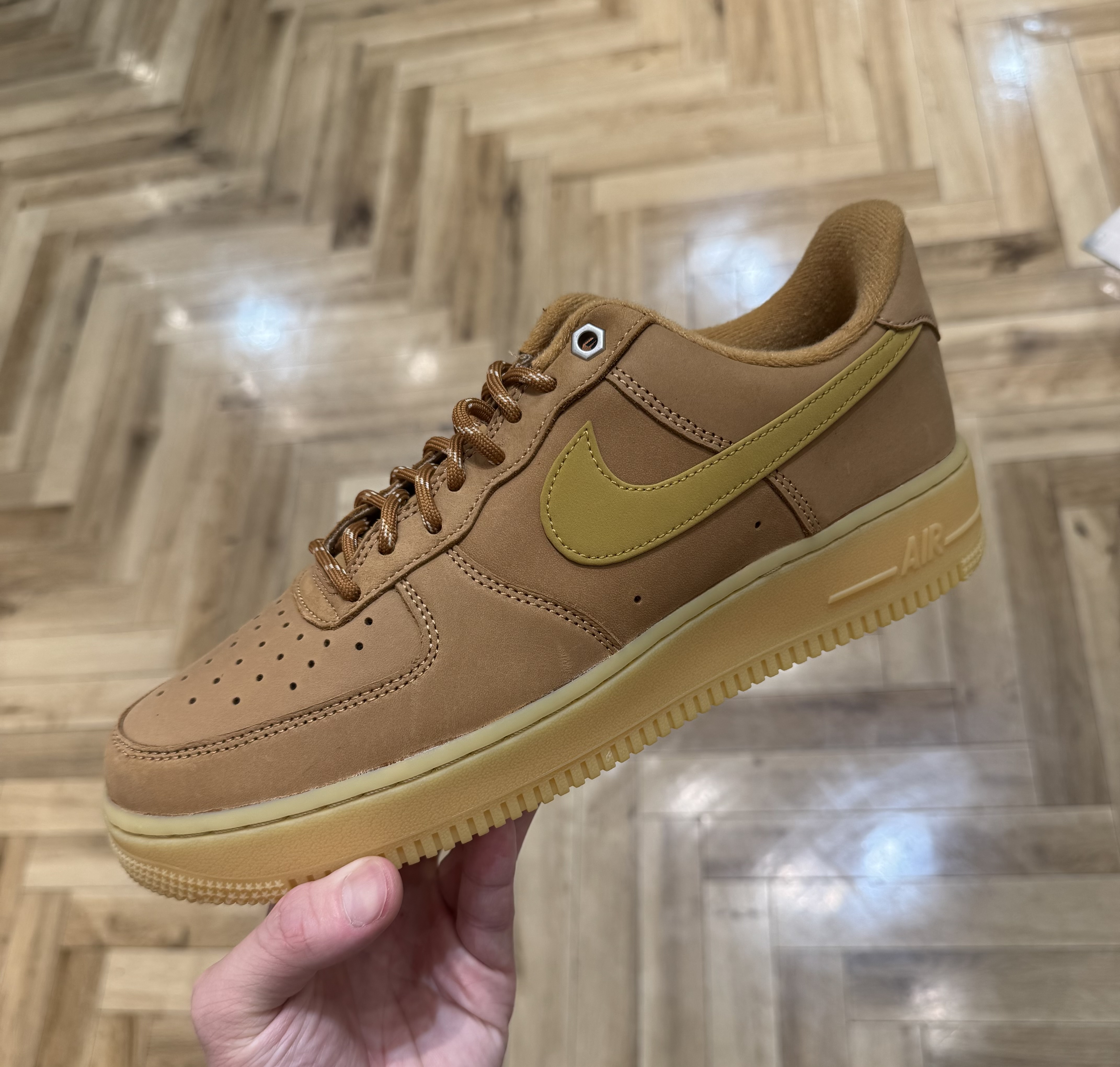 靴 NIKE AIR FORCE 1 '07 WB NIKE AIR FORCE 1 '07 WB FLAX/WHEAT-GUM LIGHT BROWN-BLACK