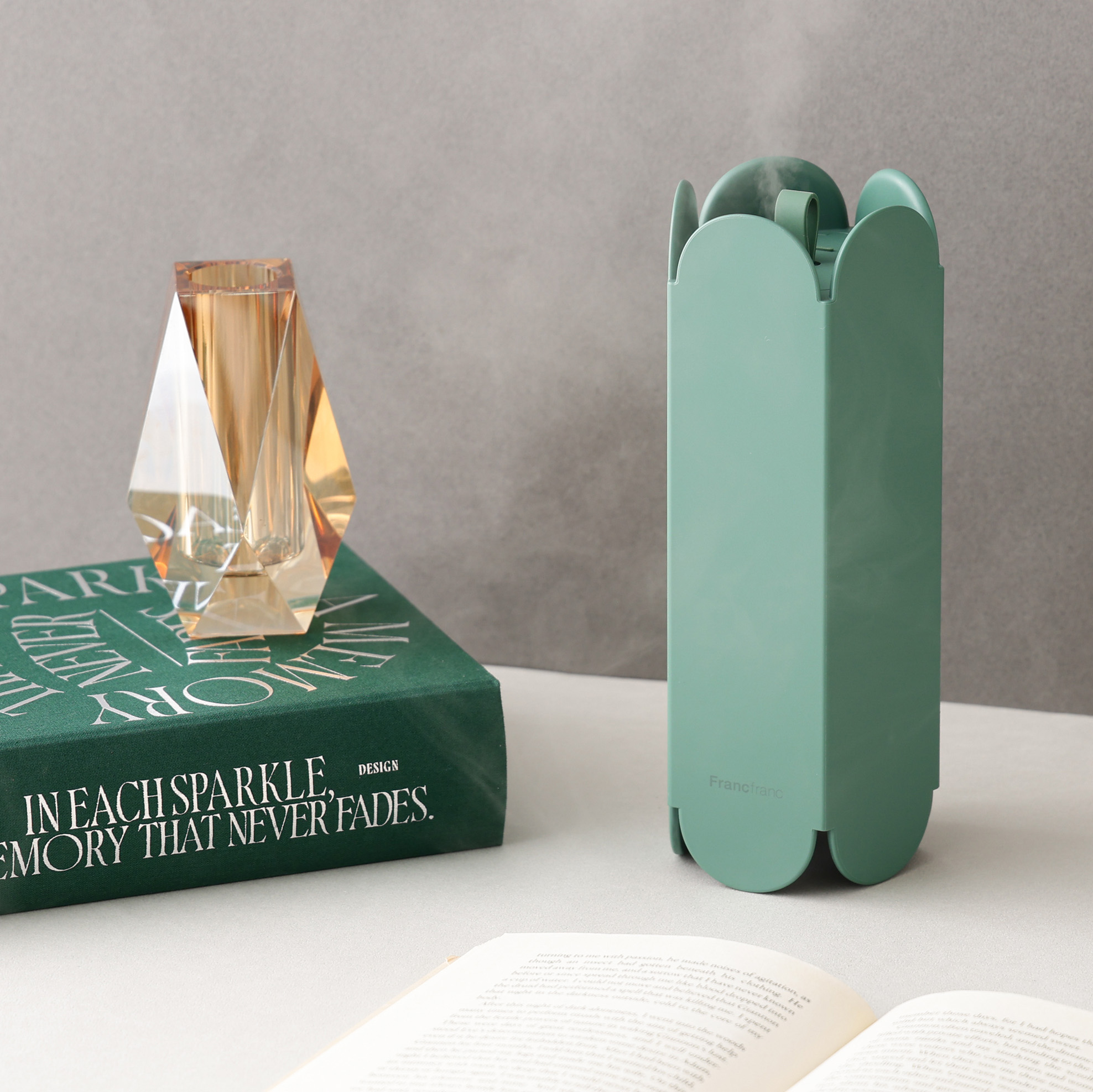 加湿器 YOSA 隆重推出一款时尚设计的新型加湿器，可为您的房间增色不少，而且