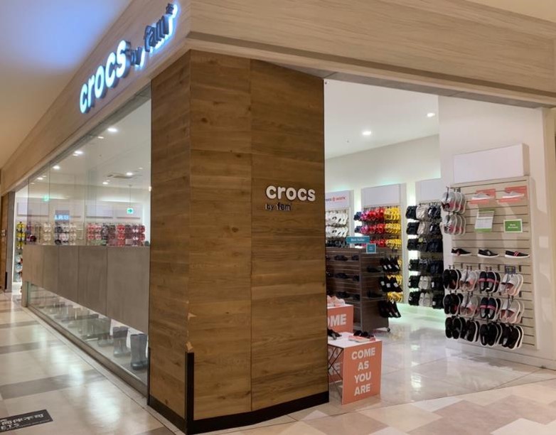 crocs retail store
