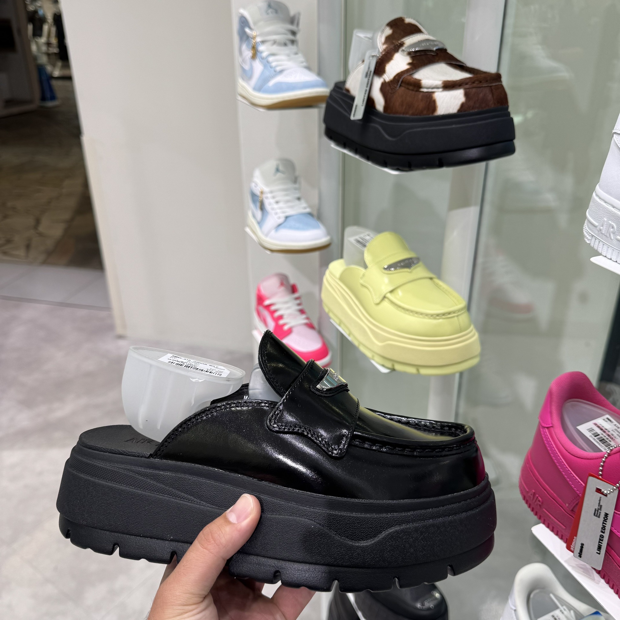 ジョーダンブランドから、厚底ローファーが登場