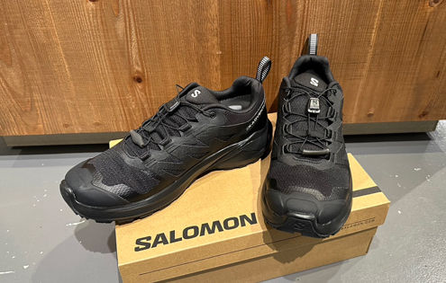 SALOMONの女性用トレイルランニングシューズ