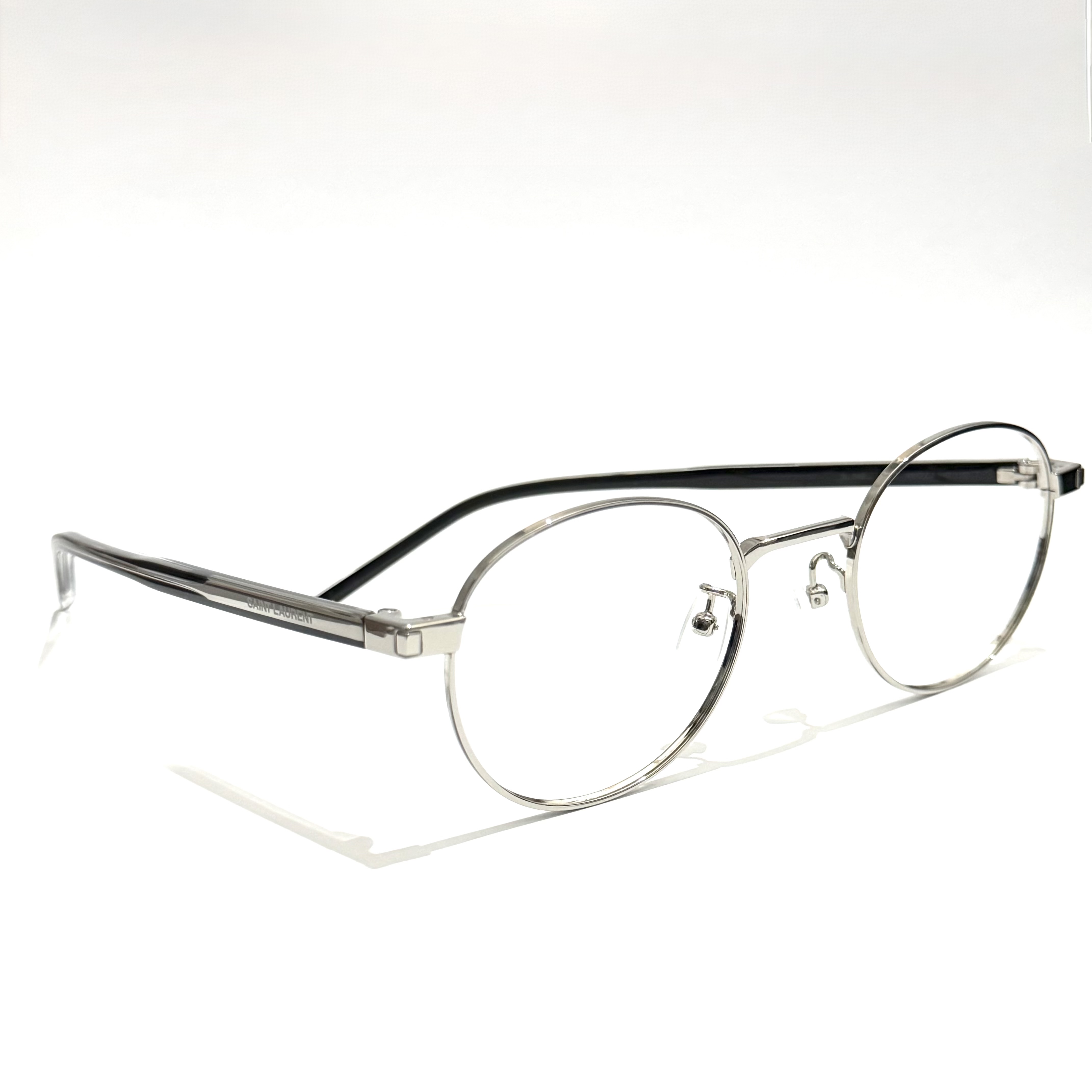 是有厚重感的太陽鏡。