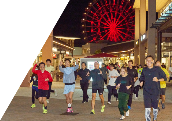 夜の館内はショップウィンドウ