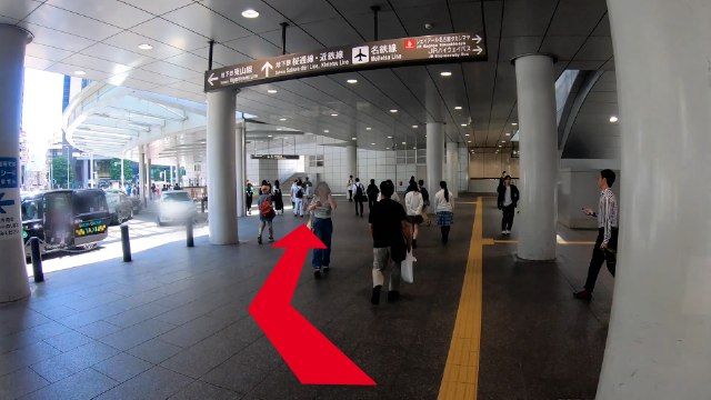 2.After exiting the Sakura-dori Exit, continue right.