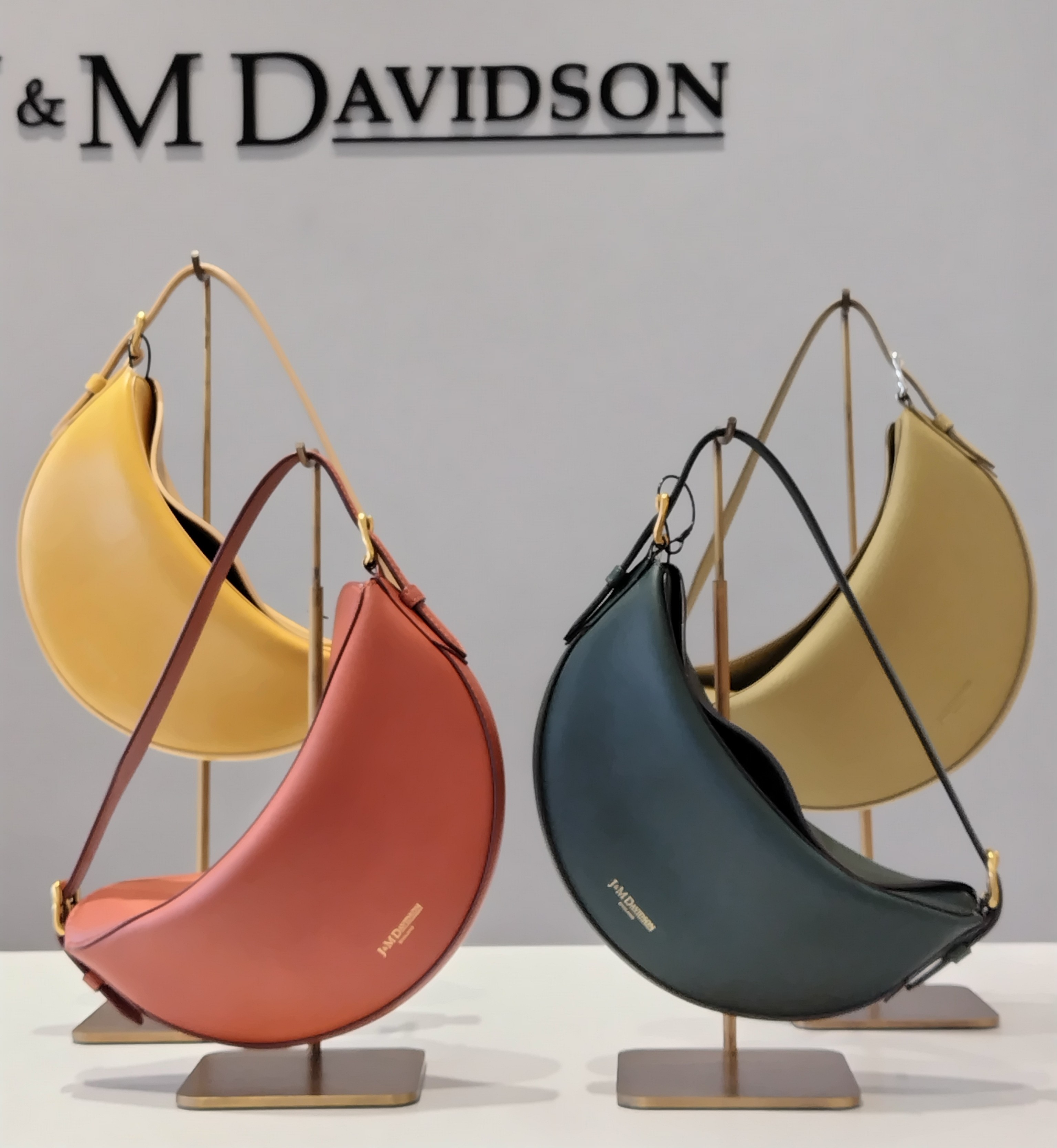バッグ min Popular half-moon mini bag ⭐︎ | MITSUI OUTLET