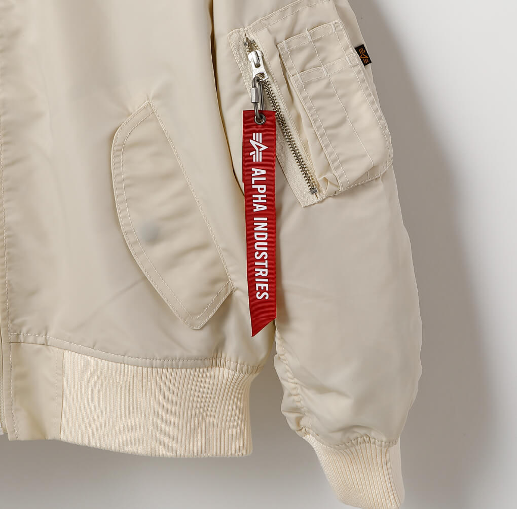 〈ALPHA INDUSTRIES〉ライトMA-1