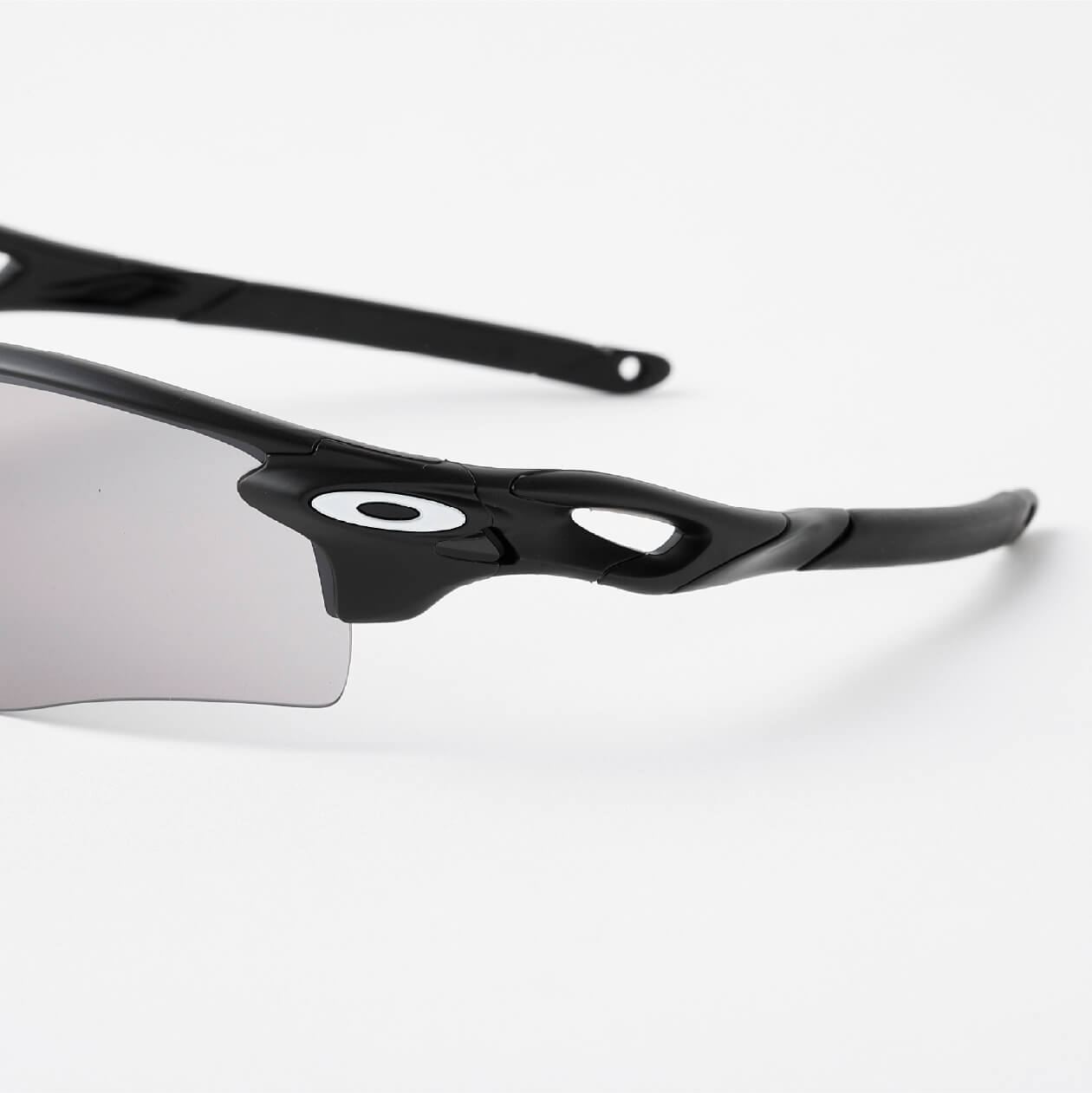 〈OAKLEY〉アイウェア
