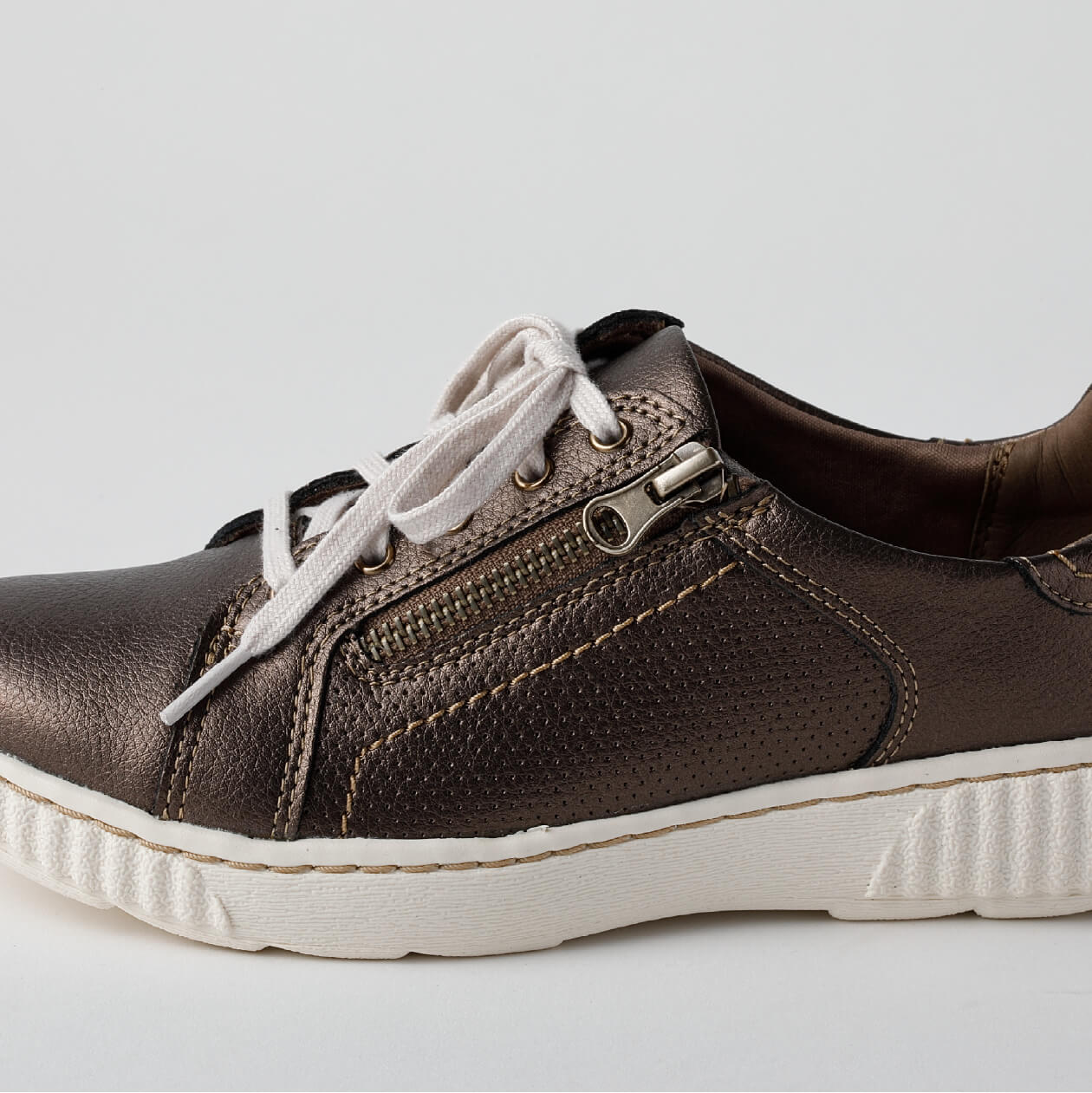 〈Clarks〉Caroline Janna（Bronze）