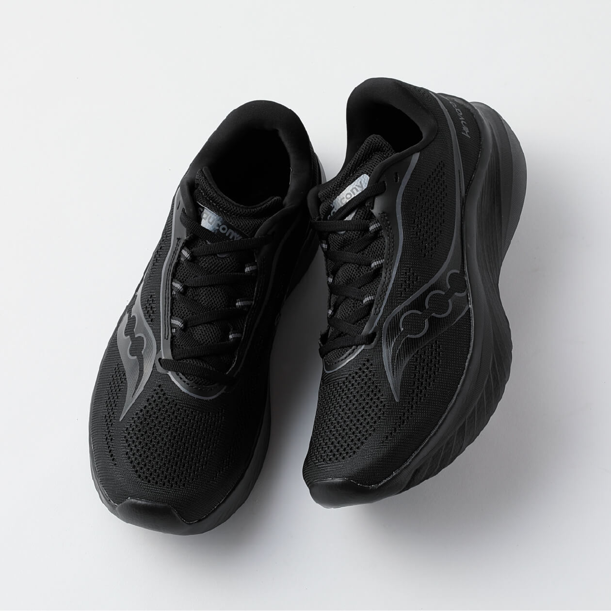 〈Saucony〉KINVAR 15 TRIPLE BLACK