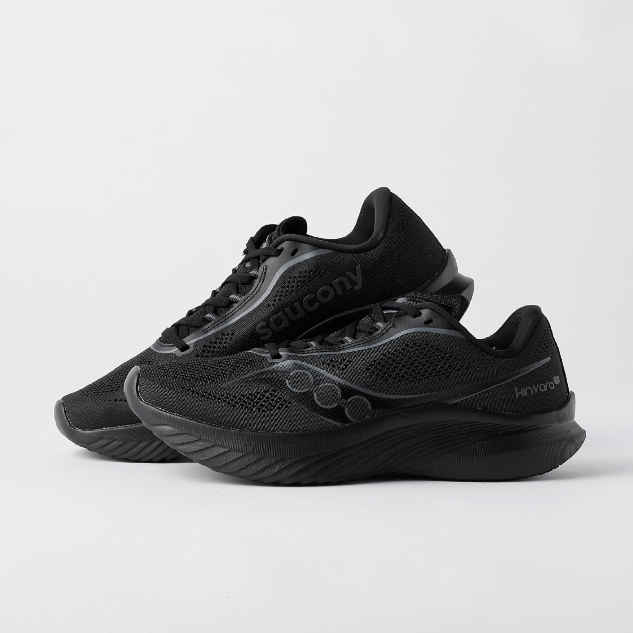 〈Saucony〉KINVAR 15 TRIPLE BLACK