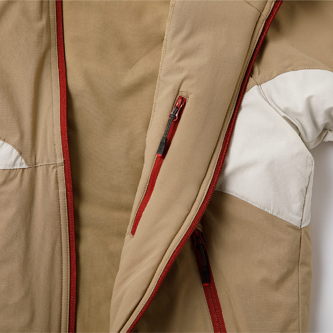 〈CHUMS〉Airtrail Stretch Padded JKT