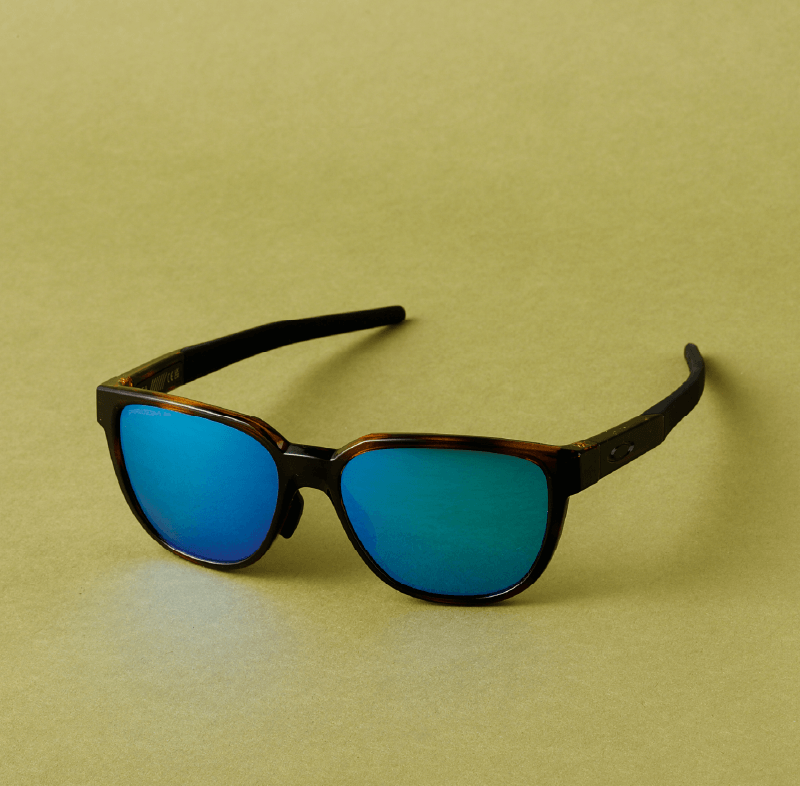 〈OAKLEY〉アイウェア