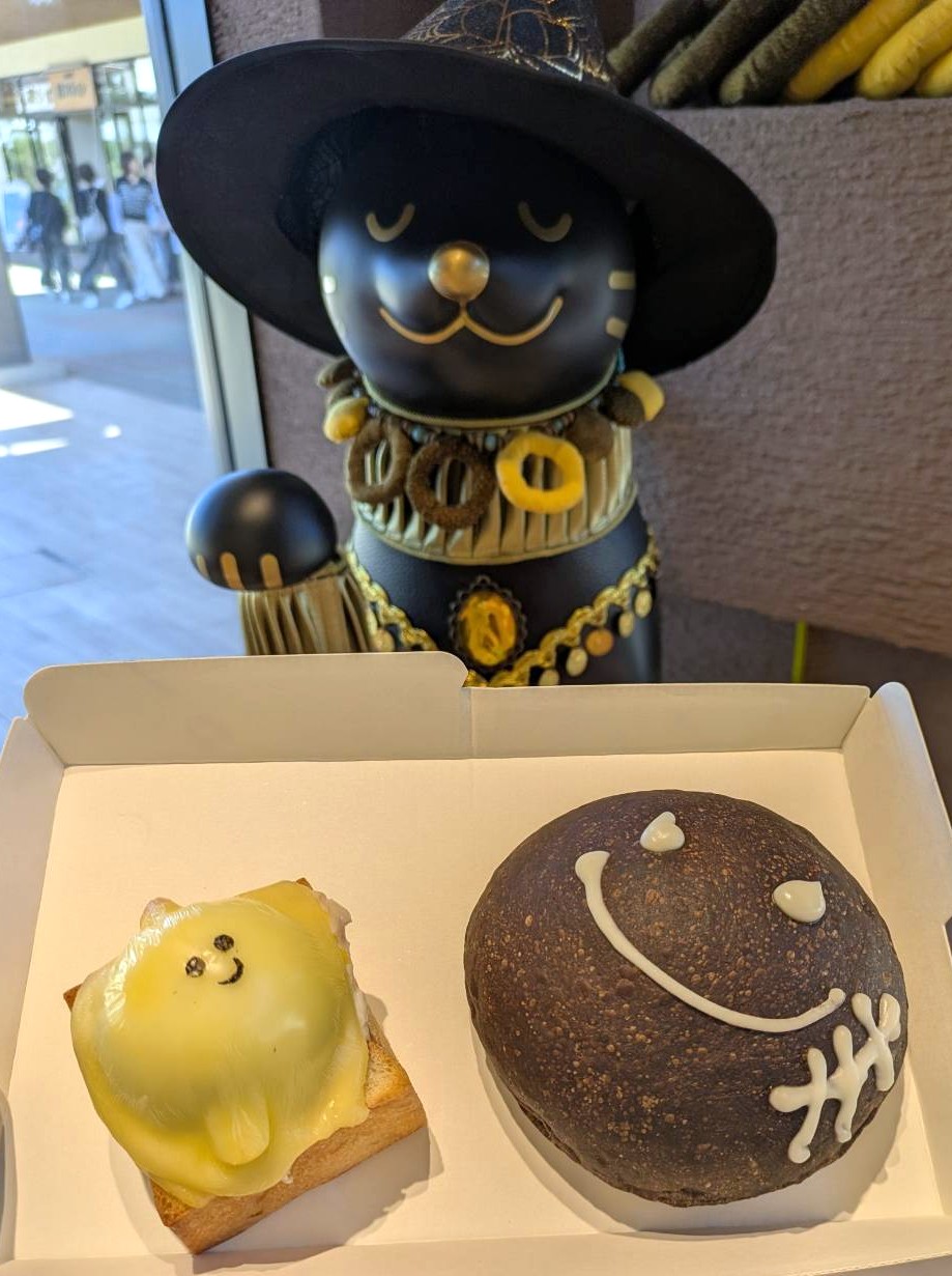 照片左:Chitama右:Black Ghost各340日元 (含税)
