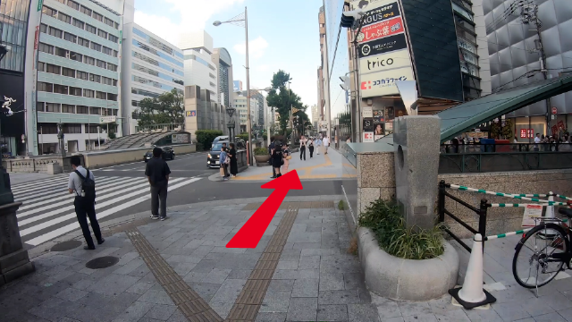 8.Keep going straight with Shinsaibashi-suji Shopping Street on your right.