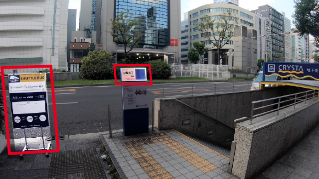 11.There is a bus stop in front of the South 7th Stairs for LaLaport Kadoma & Mitsui Outlet Park Osaka Kadoma.