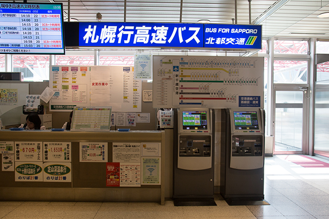 2.在柜台或售票机购买去往“三井奥特莱斯购物城”的巴士车票（1,100日元）