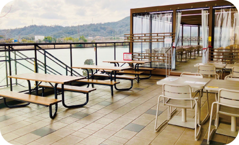 フードコート テラス席