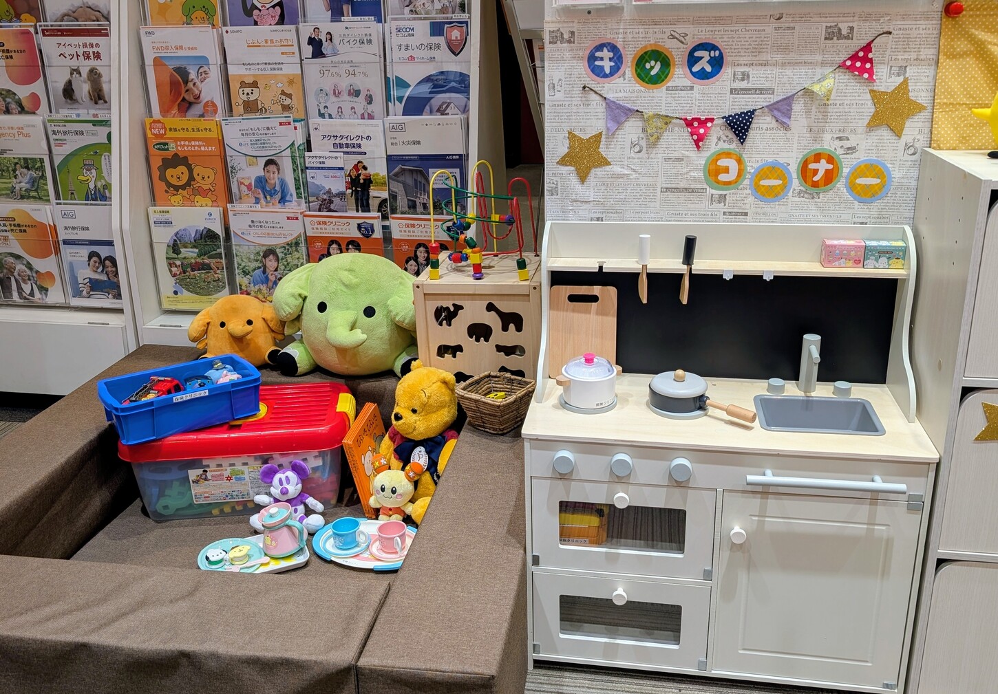キッズコーナーには大きなキッチンが！楽しく遊んでいただけます。