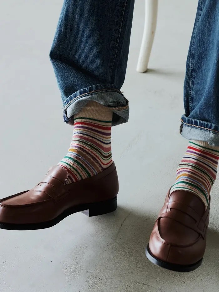 무늬로 놀 수있는 Men's 양말.