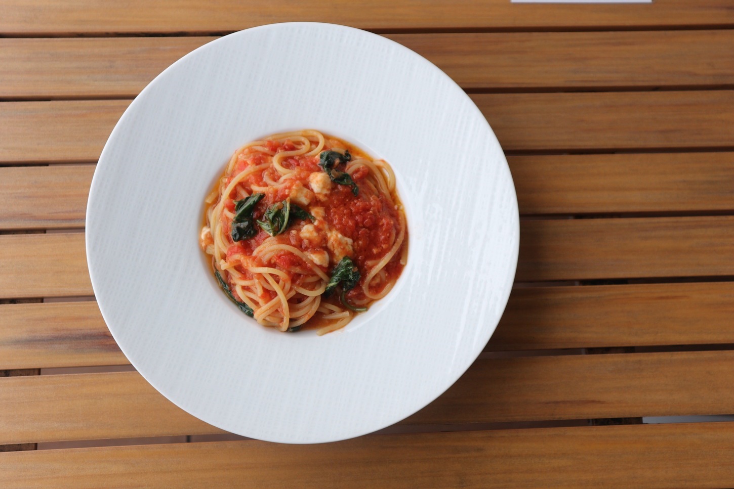 토마토와 모짜렐라 파스타