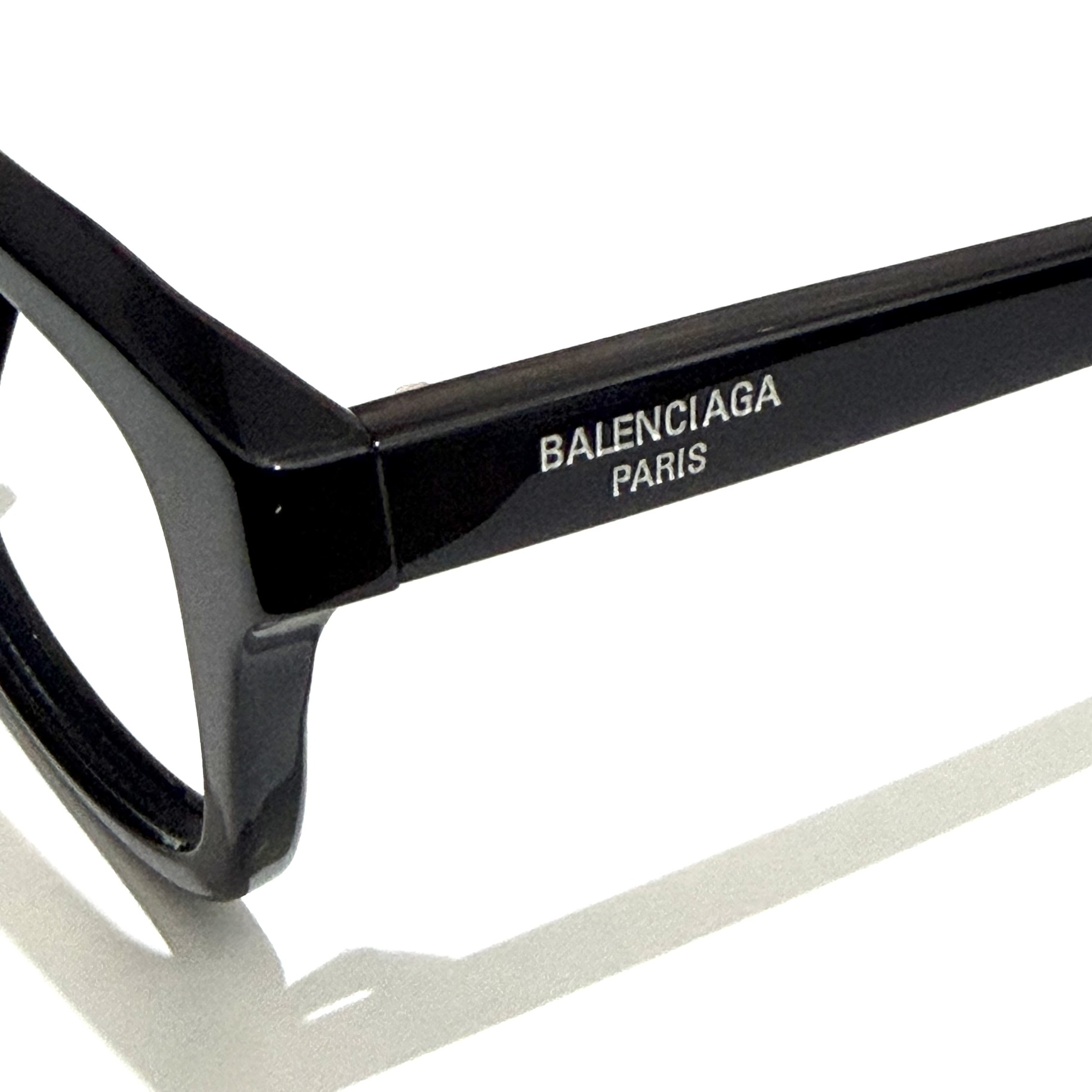 小さなロゴがポイントです。