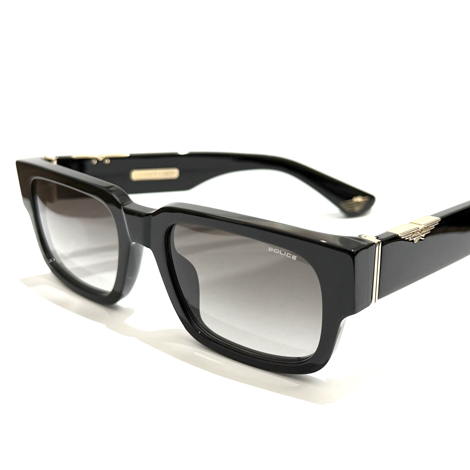 小さなロゴがポイントです。