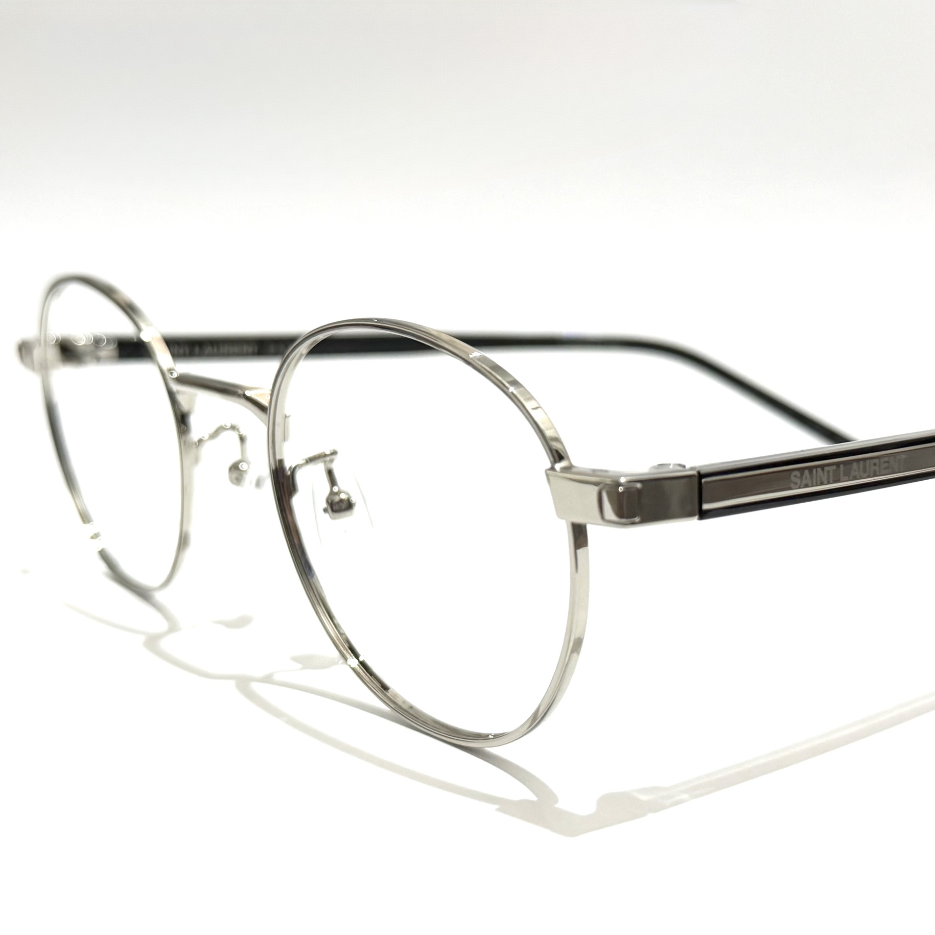 小さなロゴがポイントです。