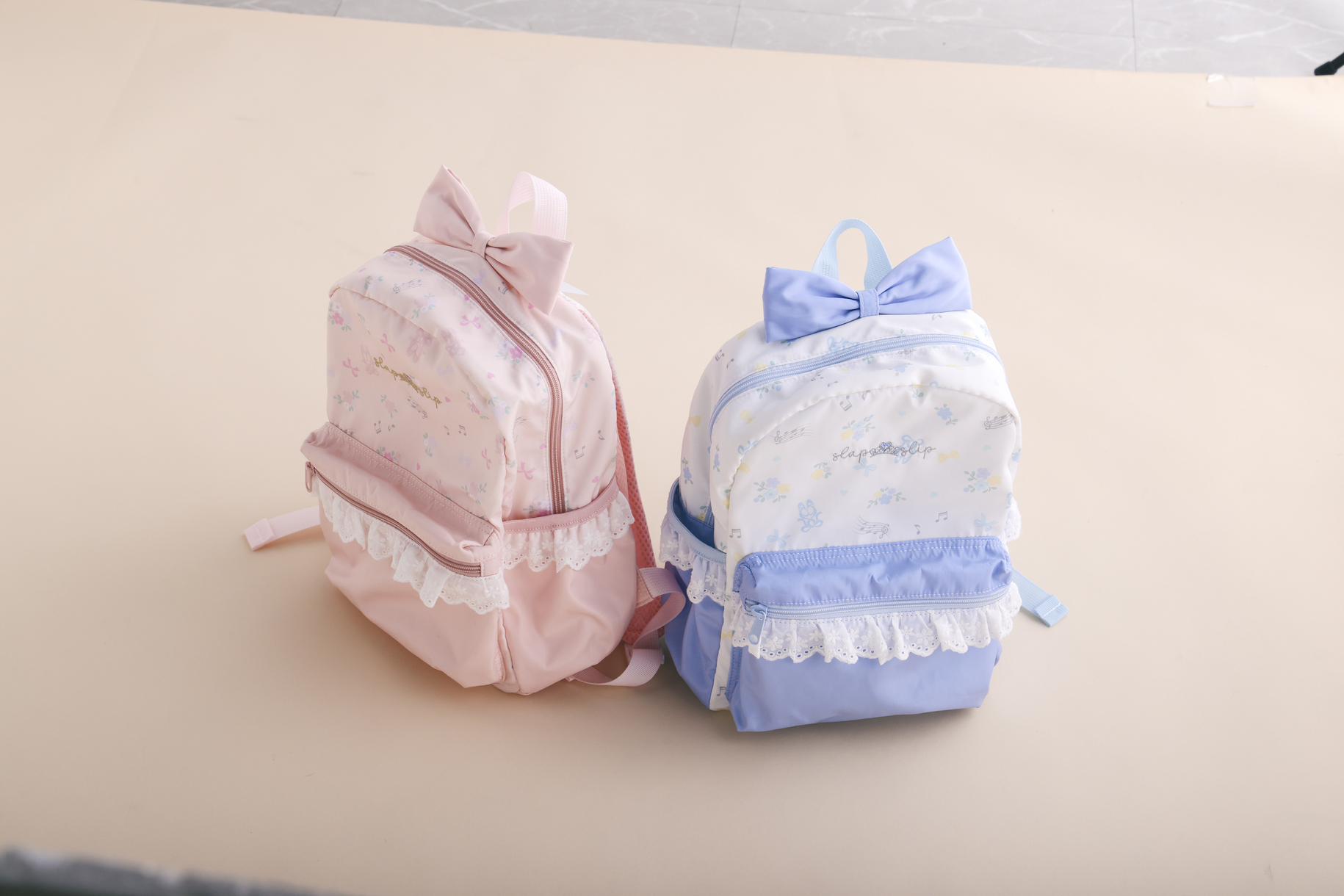 빅 리본 첨부 프릴 포켓 총 무늬 배낭 4,290엔(부가세 포함)