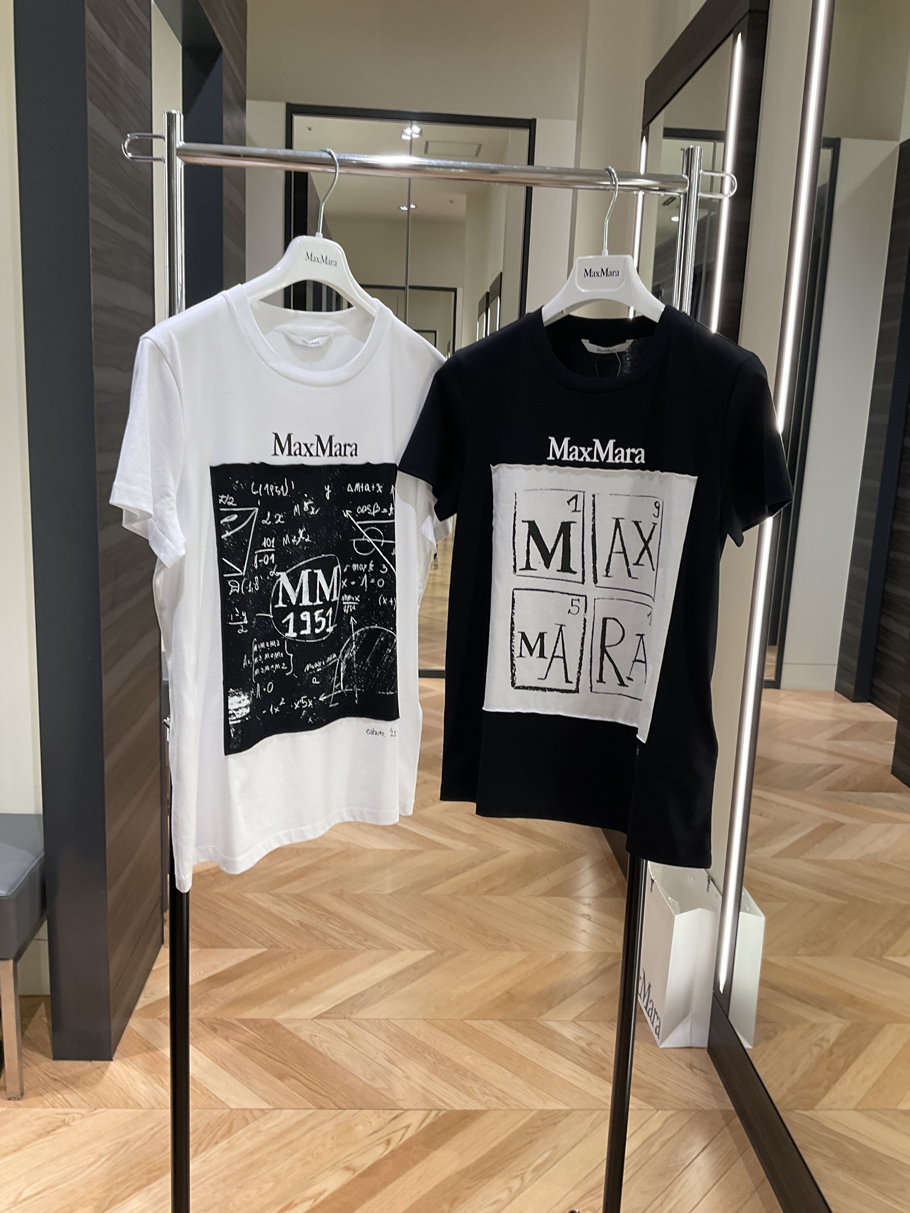 サイエンスアンドマジックをテーマにしたプリントTシャツ