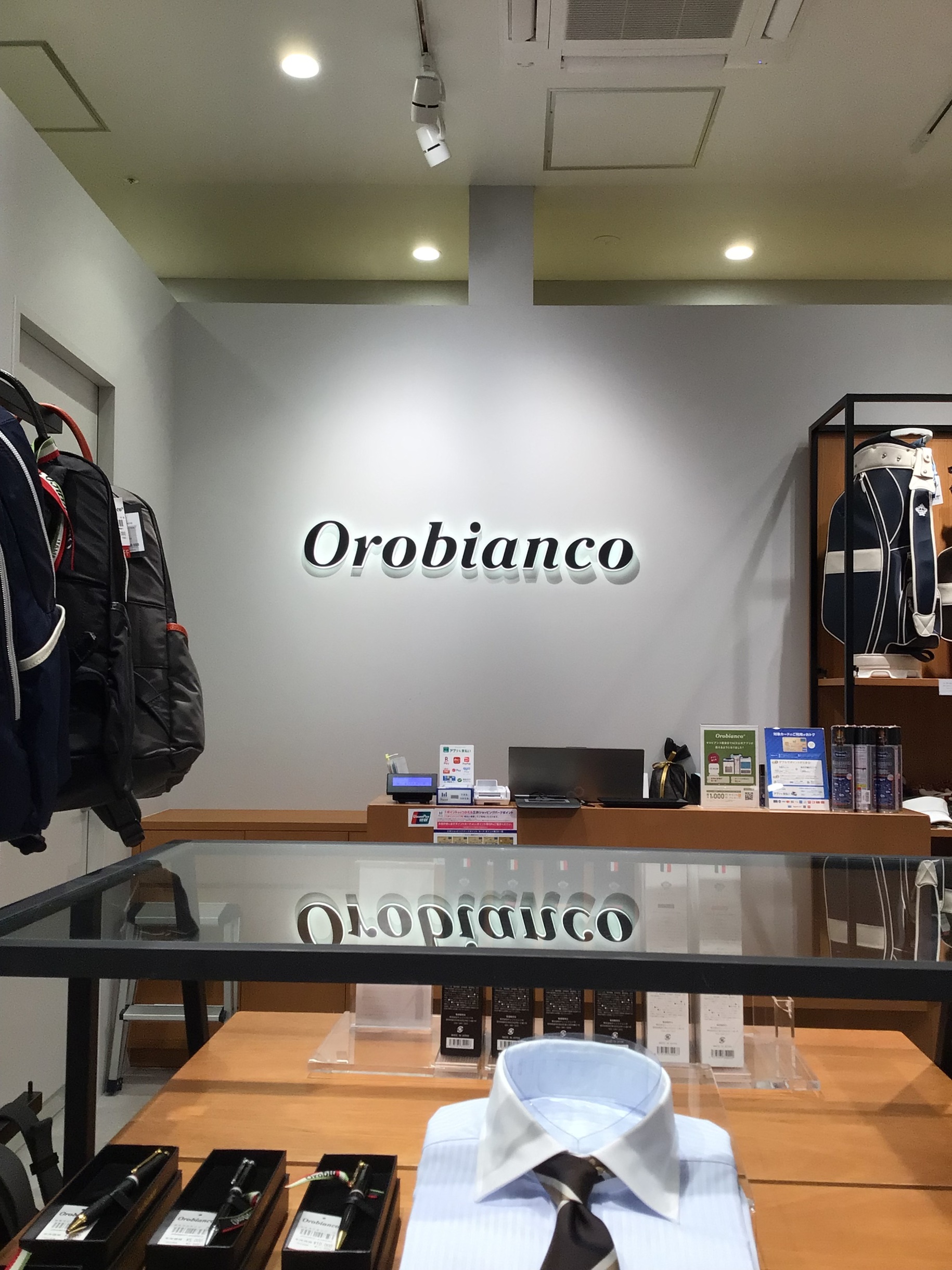 店内でございます。