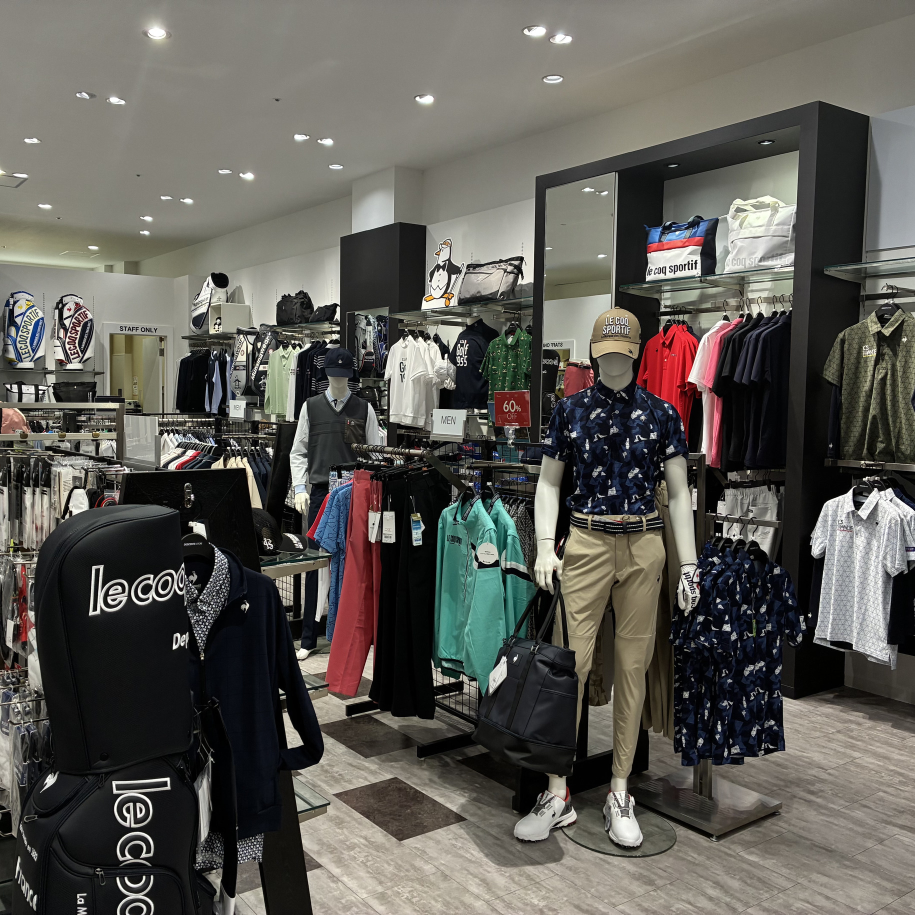 ③メンズGOLFブランドが、売場後方へ!ゆったりと展開!