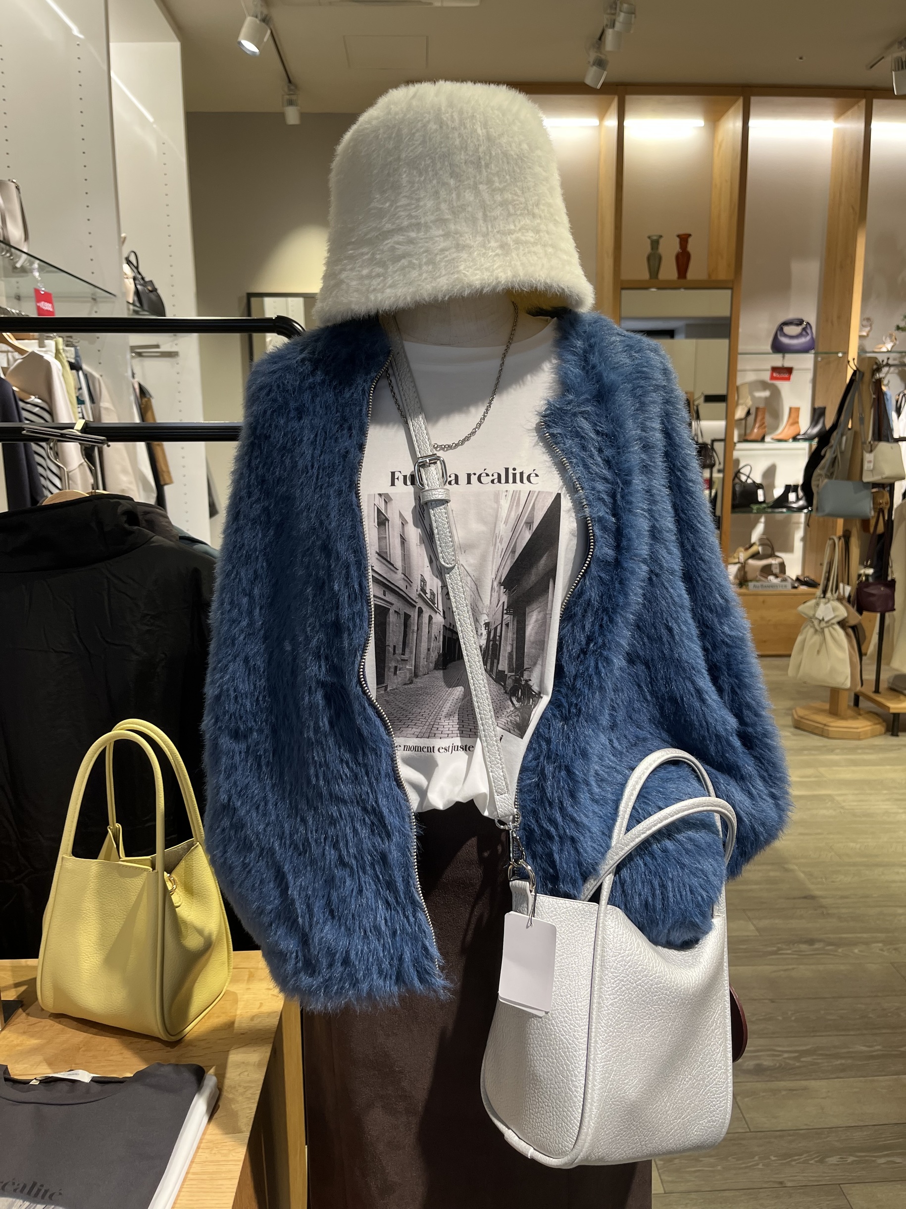 薄手Tシャツとの相性もばっちり♪