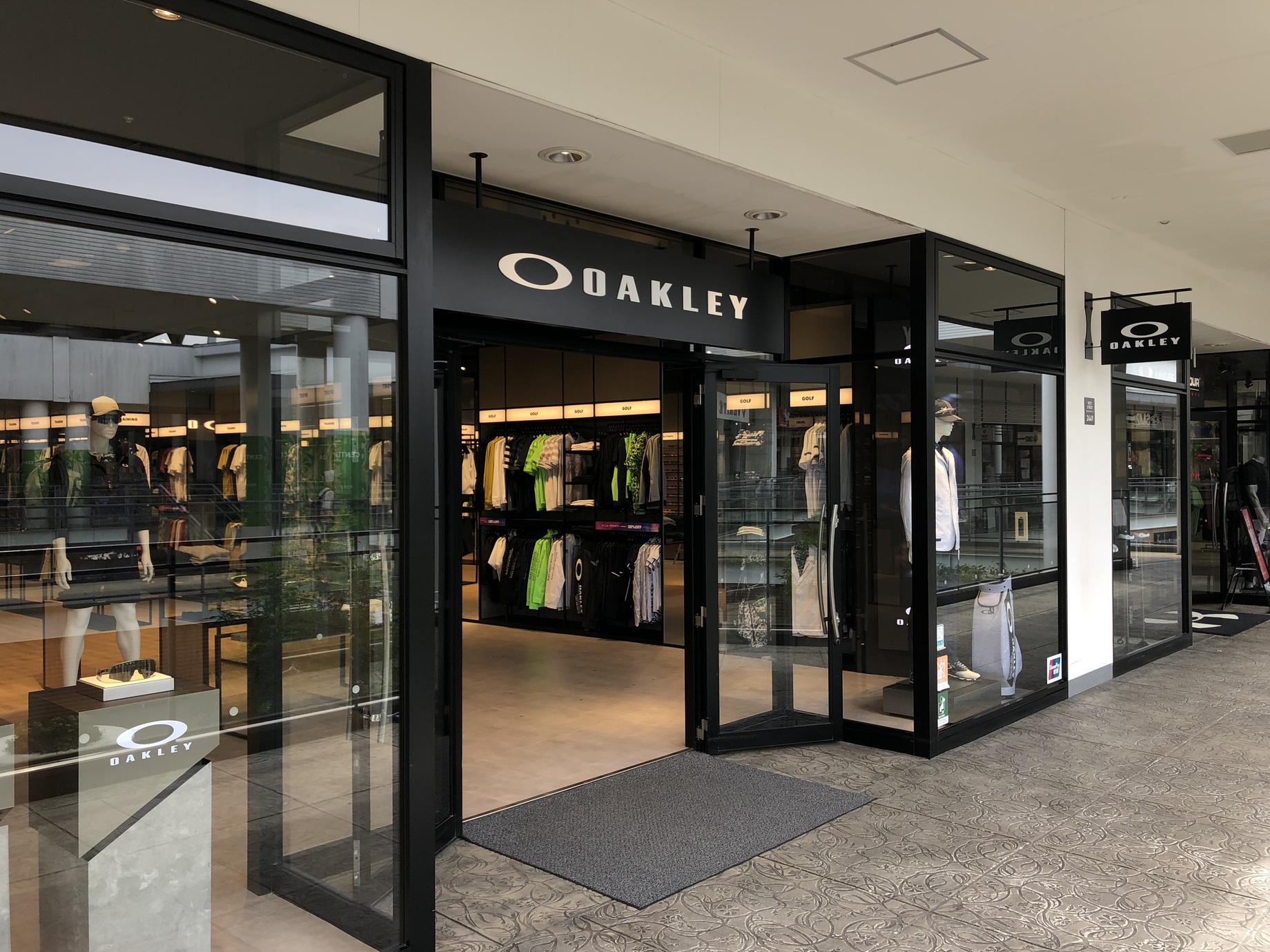 oakley store roosevelt field mall
