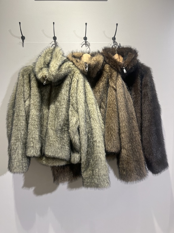 毛足の長いミックスがまるでリアルファー！