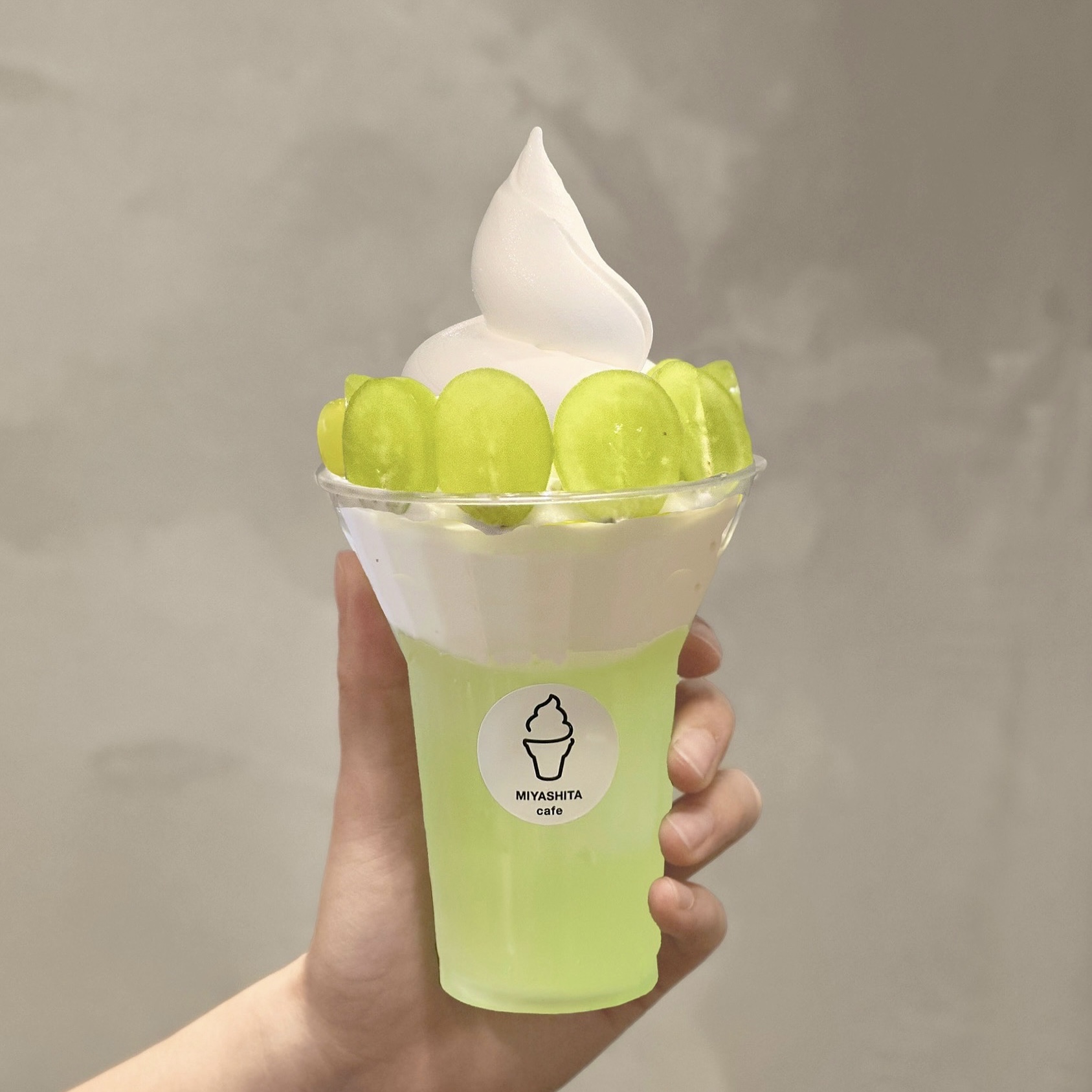 シャインマスカットのクリームソーダ
